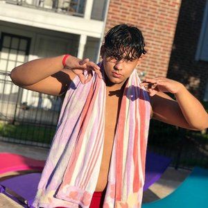 Meet your Posher, Christopher